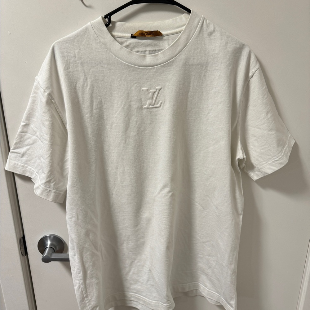Authentic LV tshirt men. Size L
